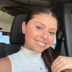 Meet your Posher, Adriana
